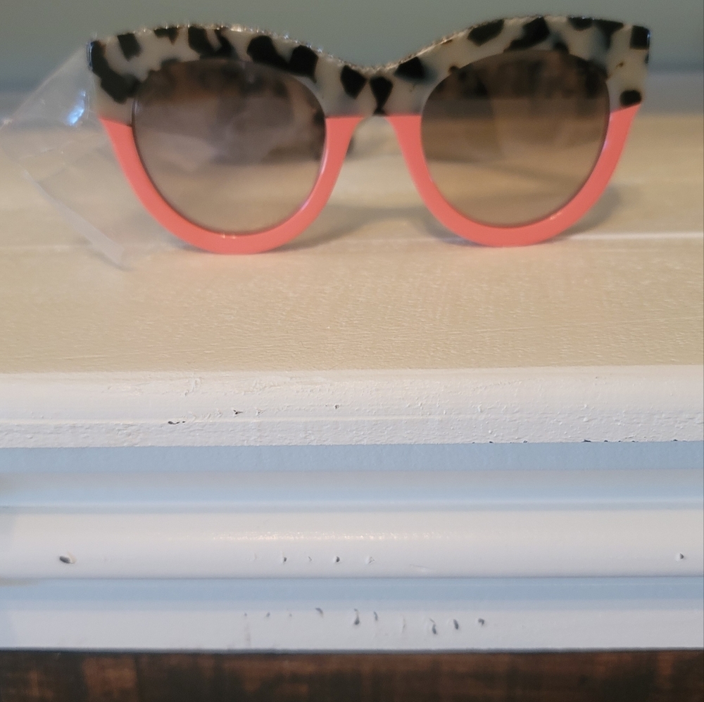 HOST PICK NWT Stella McCarthy Gray Black Coral Cat Eye Tortoise Sunglass…